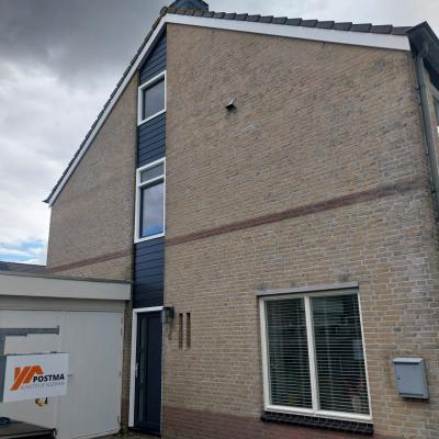 Kunststof gevelbekleding en voordeur in Lemmer
