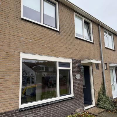 Kunststof achterdeur en kozijnen geplaatst in Gorredijk