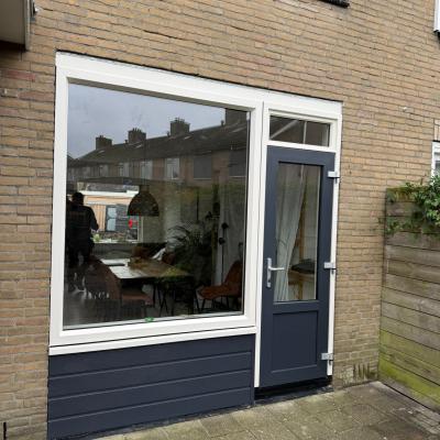 Kunststof achterdeur en kozijnen geplaatst in Gorredijk