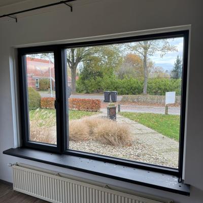 Kunststof kozijnen geplaatst in een woning in Kollumerzwaag