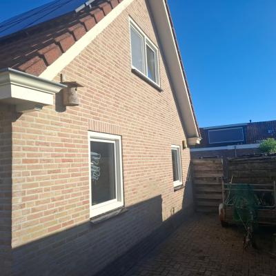 Kunststof kozijnen, deuren, schuifpuien en horren geplaatst in Moddergat